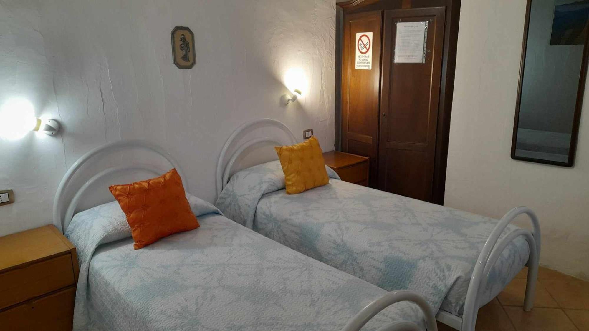 Sìnnai B&B Gli Archi מראה חיצוני תמונה
