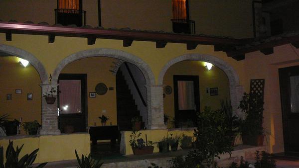 Sìnnai B&B Gli Archi מראה חיצוני תמונה