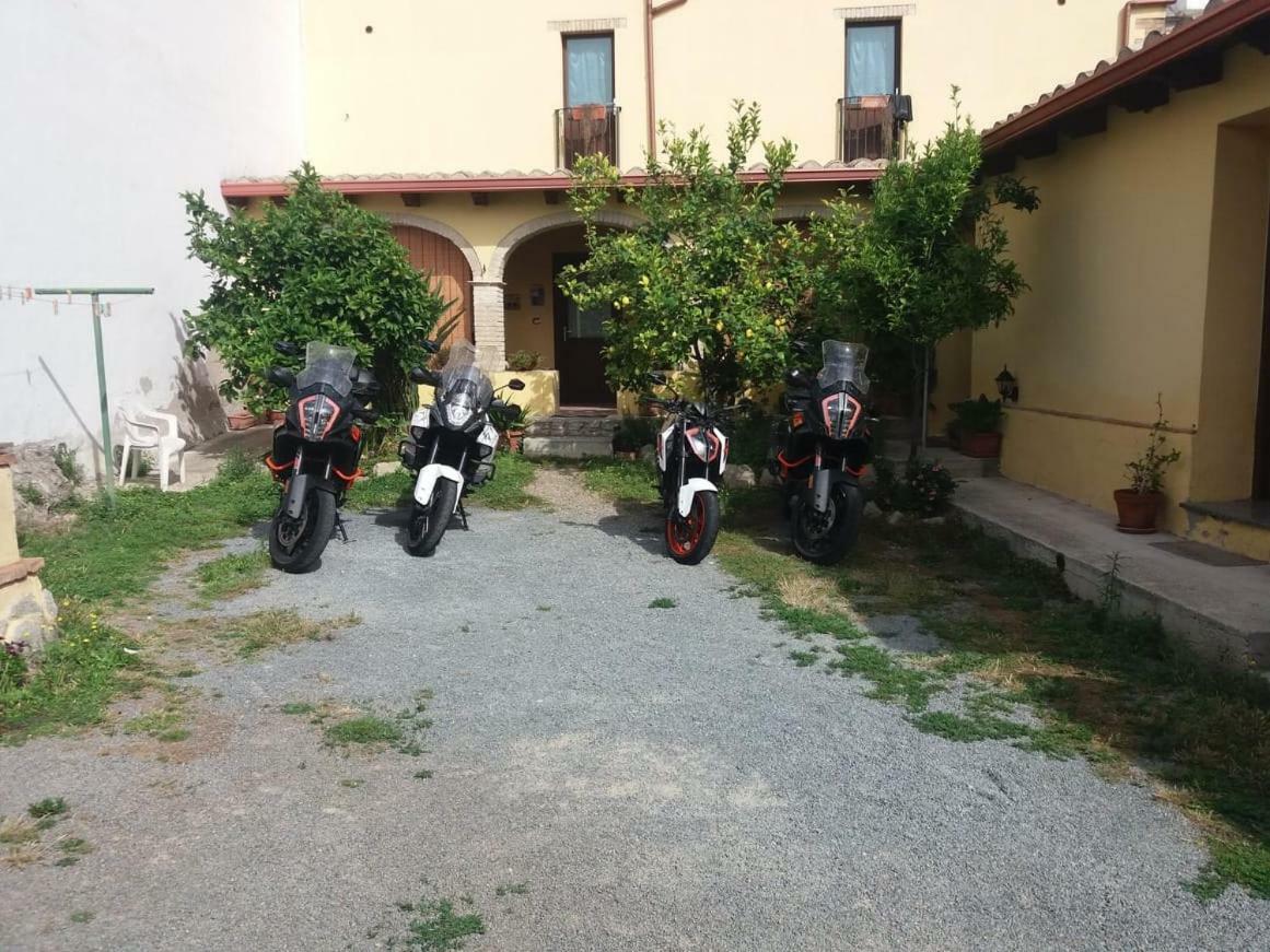 Sìnnai B&B Gli Archi מראה חיצוני תמונה